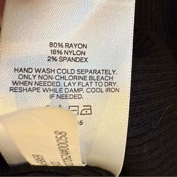 M Express Women’s Black Ribbed Knit Turtleneck Sweater Medium Long Sleeve Top Mi - Picture 4 of 5